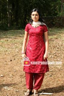 Saranya Mohan feet photo 11