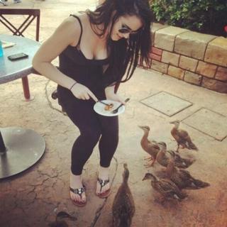 Saraya-Jade Bevis feet photo thumbnail