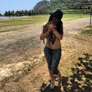 Saraya-Jade Bevis feet photo thumbnail