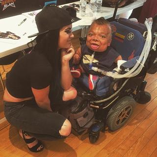 Saraya-Jade Bevis feet photo thumbnail