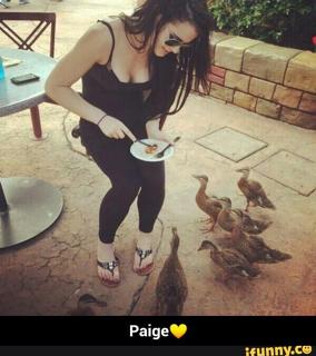 Saraya-Jade Bevis feet photo thumbnail