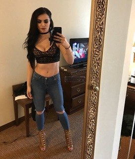 Saraya-Jade Bevis feet photo thumbnail