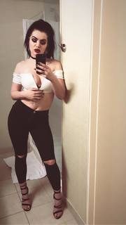 Saraya-Jade Bevis feet photo thumbnail