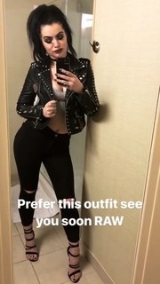 Saraya-Jade Bevis feet photo thumbnail