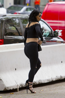 Saraya-Jade Bevis feet photo thumbnail