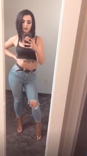 Saraya-Jade Bevis feet photo thumbnail