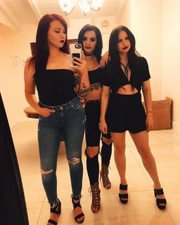 Saraya-Jade Bevis feet photo thumbnail