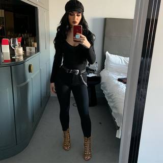 Saraya-Jade Bevis feet photo thumbnail