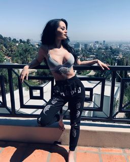 Saraya-Jade Bevis feet photo thumbnail