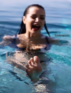 Saraya-Jade Bevis feet photo thumbnail