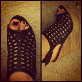 Saraya-Jade Bevis feet photo thumbnail