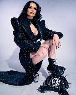 Saraya-Jade Bevis feet photo thumbnail