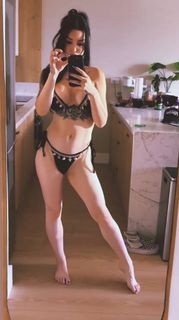 Saraya-Jade Bevis feet photo thumbnail