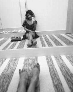 Sarayu Blue feet photo 11