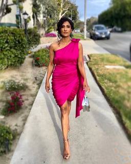 Sarayu Blue feet photo 12