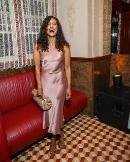 Sarayu Blue feet photo 7