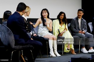 Sarayu Blue feet photo 7