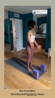 Sarayu Blue feet photo 3