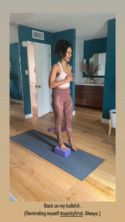 Sarayu Blue feet photo 1