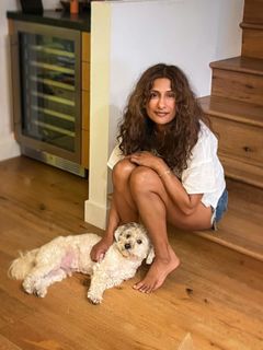 Sarayu Blue feet photo 15