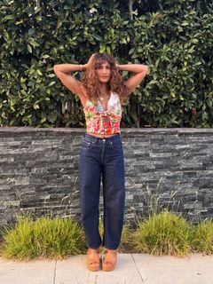 Sarayu Blue feet photo 6