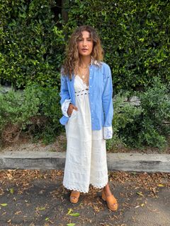 Sarayu Blue feet photo 1