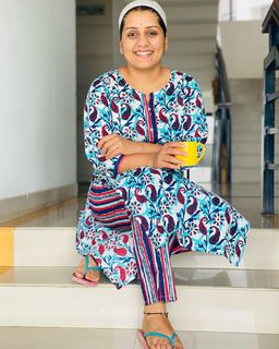 Sarayu Mohan feet photo 8