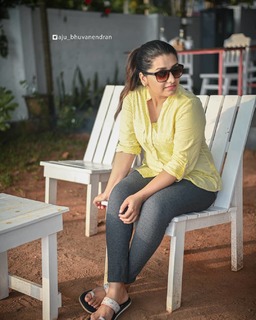 Sarayu Mohan feet photo 3