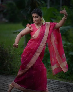Sarayu Mohan feet photo 16