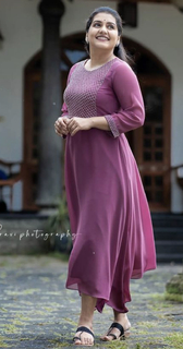 Sarayu Mohan feet photo 6