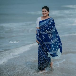 Sarayu Mohan feet photo 9