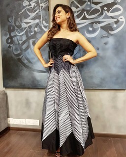 Sargun Mehta feet photo thumbnail