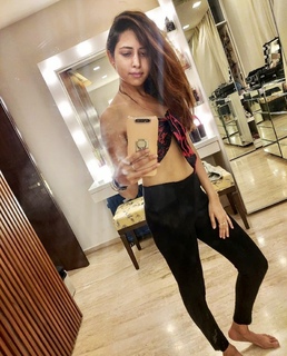 Sargun Mehta feet photo thumbnail