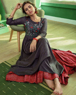 Sargun Mehta feet photo thumbnail