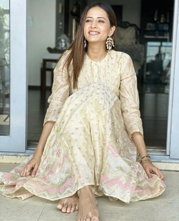 Sargun Mehta feet photo thumbnail