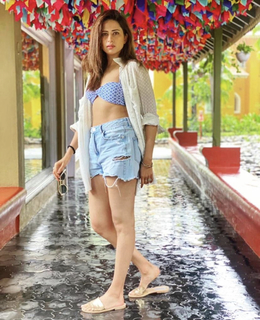 Sargun Mehta feet photo thumbnail