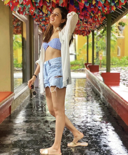 Sargun Mehta feet photo thumbnail
