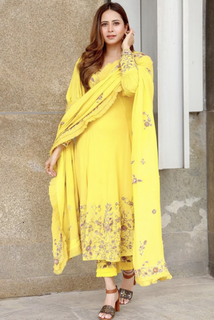 Sargun Mehta feet photo thumbnail