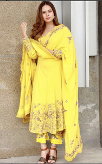 Sargun Mehta feet photo thumbnail