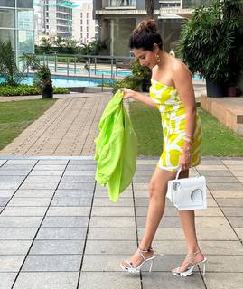 Sargun Mehta feet photo thumbnail