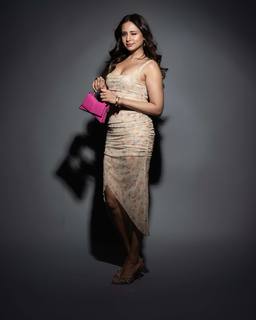 Sargun Mehta feet photo thumbnail
