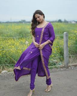 Sargun Mehta feet photo thumbnail