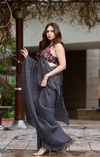Sargun Mehta feet photo thumbnail