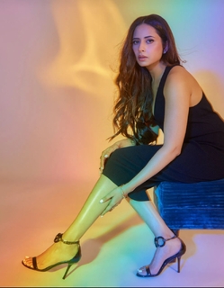 Sargun Mehta feet photo thumbnail