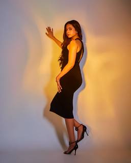 Sargun Mehta feet photo thumbnail