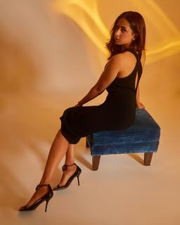 Sargun Mehta feet photo thumbnail