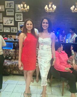 Sargun Mehta feet photo thumbnail