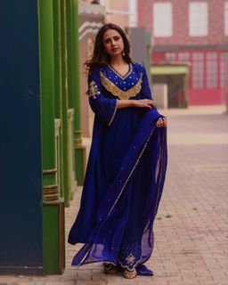 Sargun Mehta feet photo thumbnail