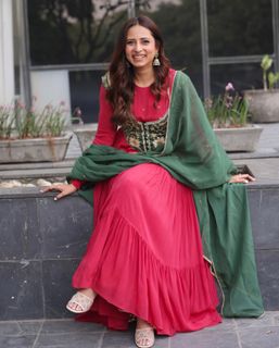 Sargun Mehta feet photo thumbnail