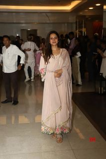 Sargun Mehta feet photo thumbnail